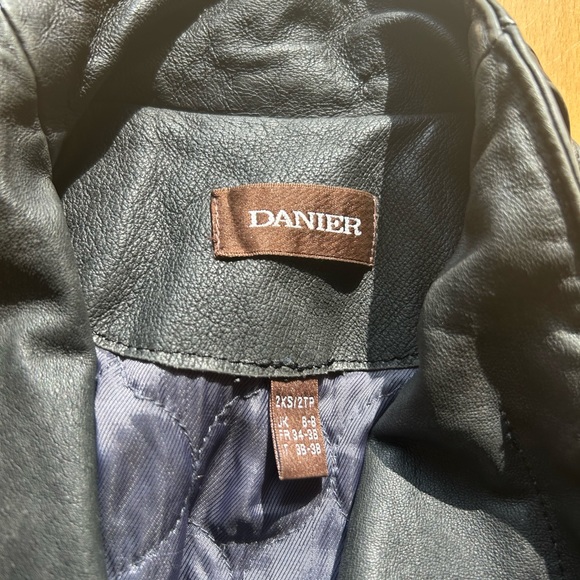 Danier Black Women’s Leather MotorcycleJacket - Picture 3 of 8